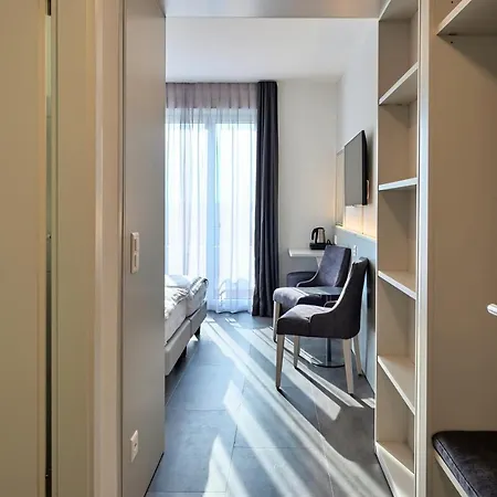 Luna Garni أسكونا