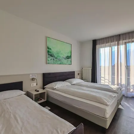 Luna Garni Hotell 3*