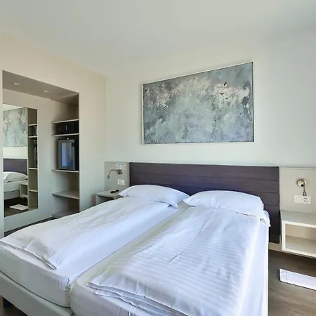 Luna Garni Hotell 3*