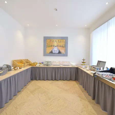 Hotell Luna Garni 3*