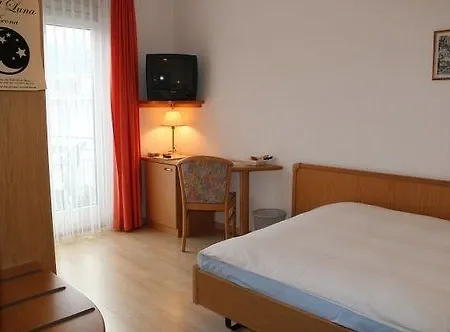 Luna Garni Hotell 3*