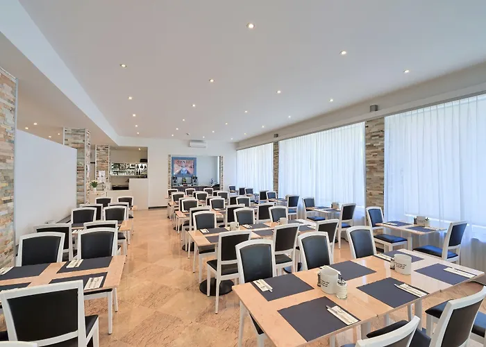 Luna Garni אסקונה