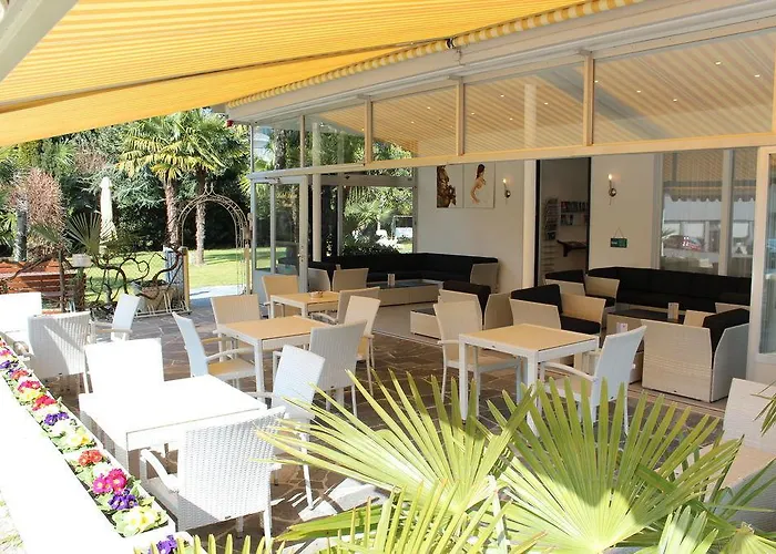 호텔 Luna Garni 3*