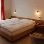 Luna Garni Hotel 3*